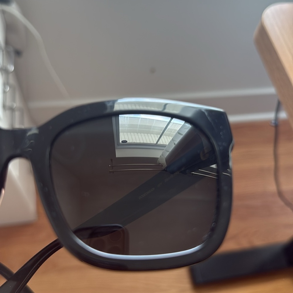 Authentic Gucci Black Sunglasses GG0034SAN 001 - Picture 7 of 11